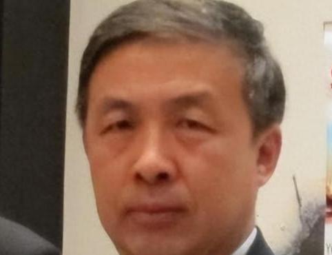 “中国现在向美国投降还来得及！再晚就要‘跪着’了。”几年前，中国专家马臣曾公开宣
