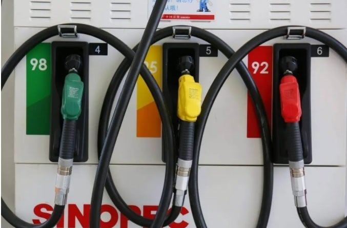 【本年度最后一次调价！加满一箱油能少花6.5元】据国家发展改革委消息，22日24