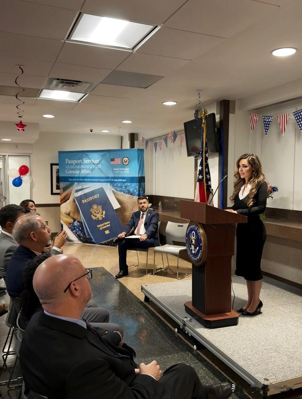 美国推出新护照，助理国务卿身材曼妙。在建国250周年之际，美国推出了纪念护照，助