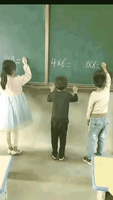这娃娃，对女生的信任超出了想象啊。