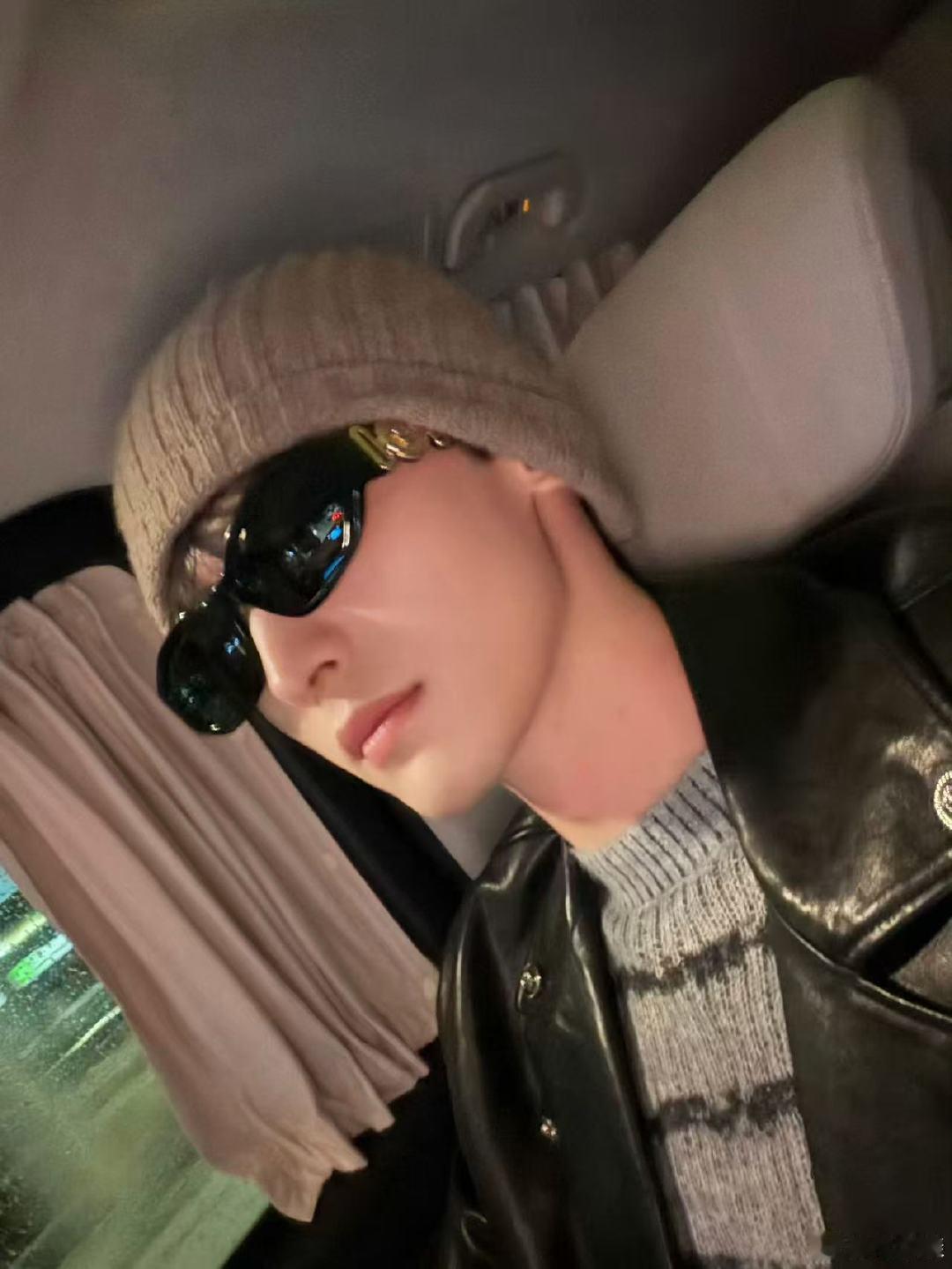 常华森投票选选哪张好看常华森墨镜自拍选第二张邪魅一笑[流鼻血][流鼻血]常华森[