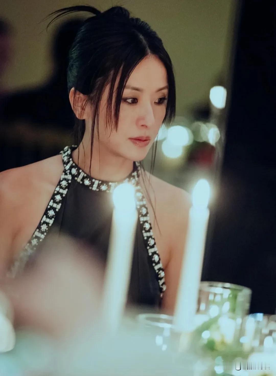 相比于陈奕迅的不太在意身材和外在形象，他老婆和女儿就刚好相反了！
徐濠萦和女儿包