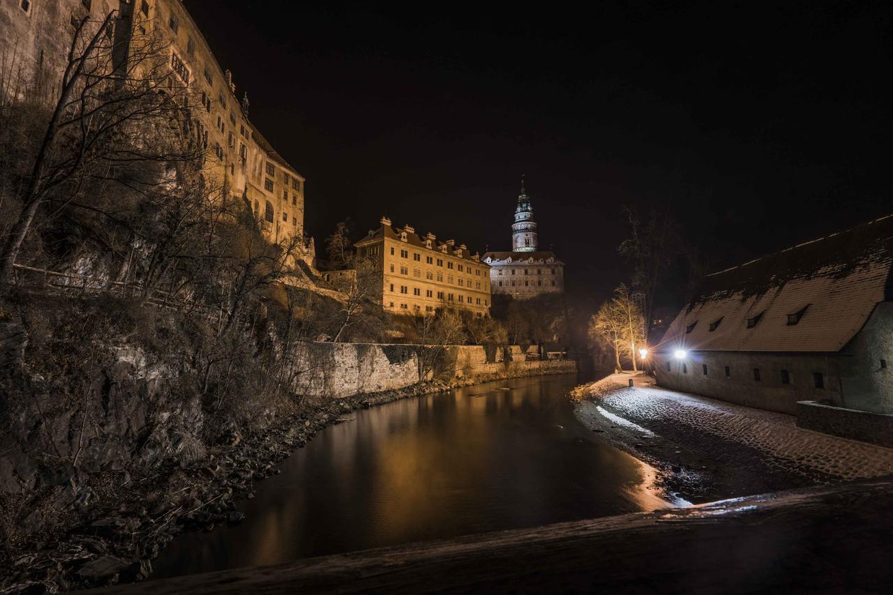 法国波尔多彻底火了，刚结束的选举直接改变了这座城市的夜晚，新任市长一上任就立马兑