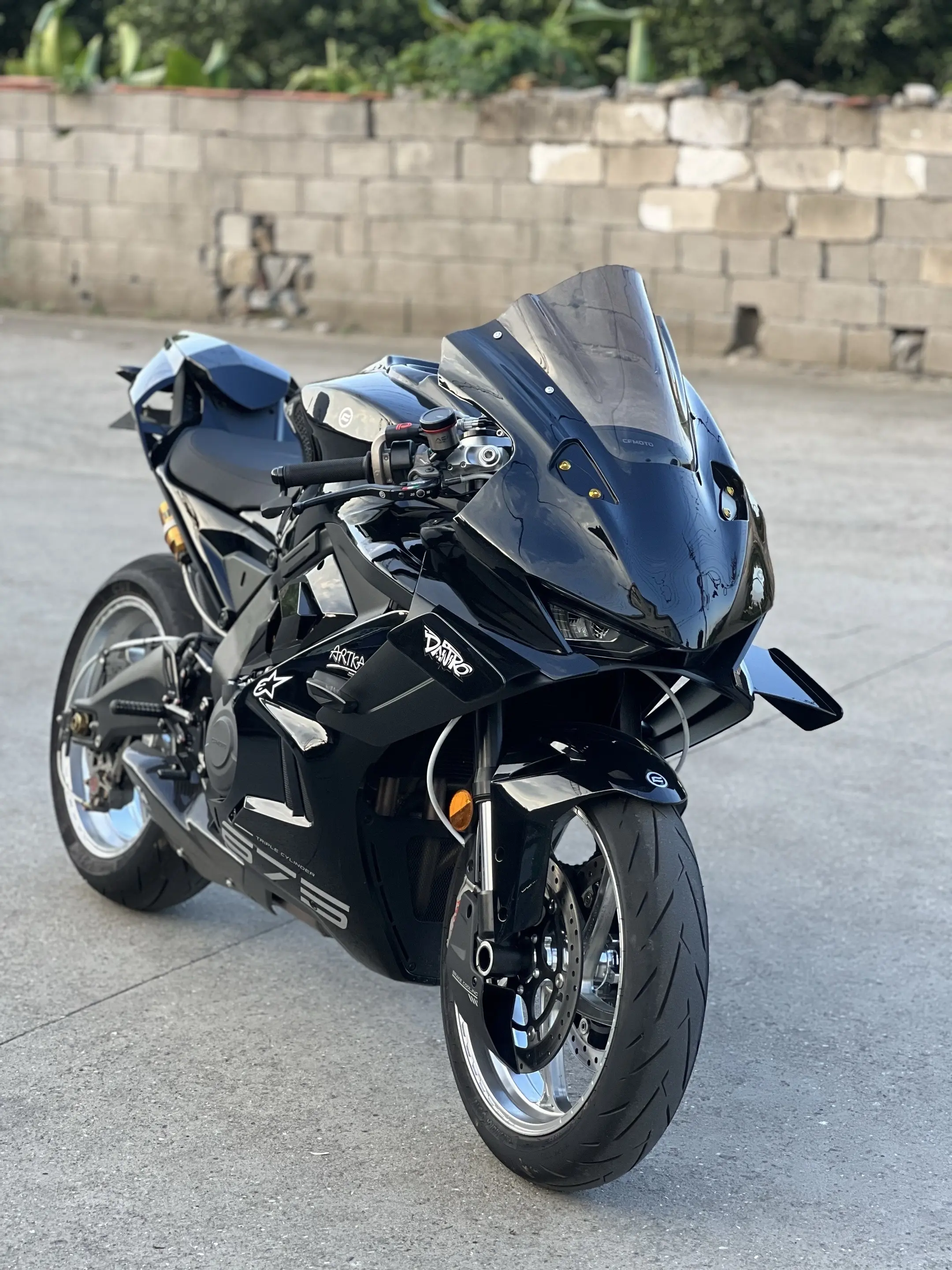 这台675SR姿态改的还可以吗？