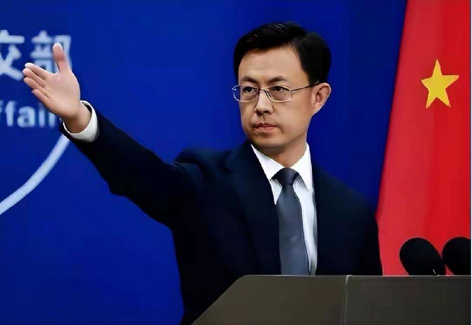 今天平壤的街景直接刷屏全网：从主体思想塔到平壤火车站，主干道两侧齐刷刷悬着中朝两