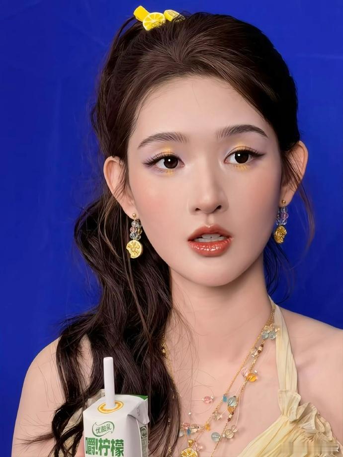 王崇近期化的女明星们王崇给女明星们化的妆 王崇最近给女明星们化的妆也太绝了吧，一