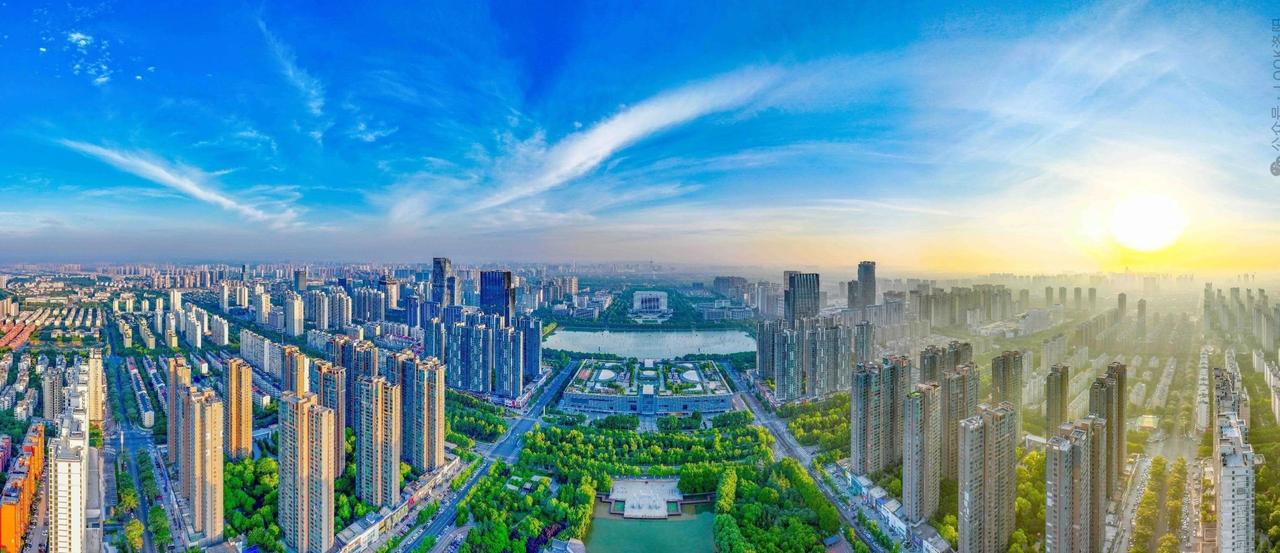 一幅画面您知道这是哪座城市吗？
根据图片中的城市景观，可以观察到以下几点：
1.