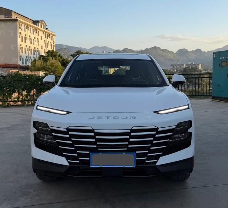 十万块买台机甲风SUV，大圣到底行不行？
说实话，第一次在街上看到捷途大圣的时候
