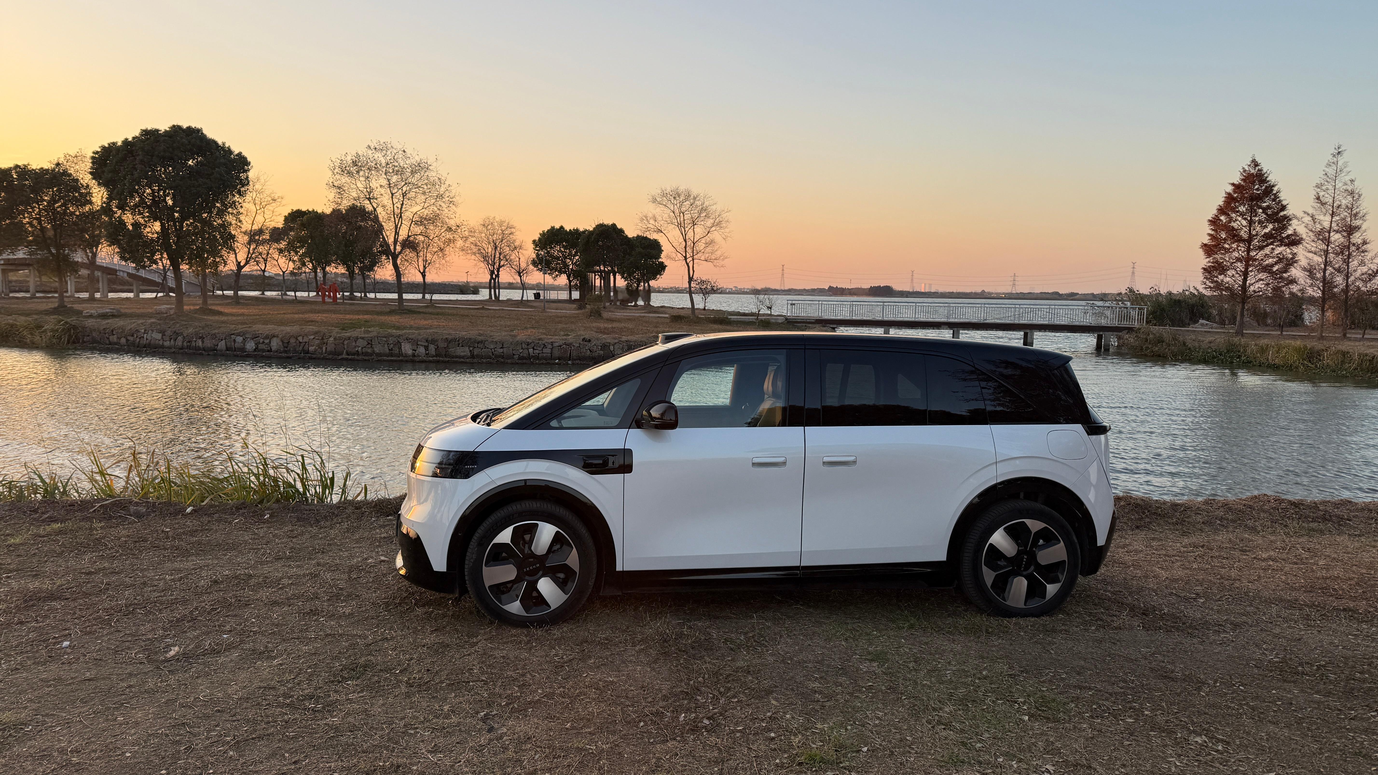 偶然间发现了很漂亮的拍摄点  宝宝巴士瞬间灵动了大v聊车 昆山·明镜荡