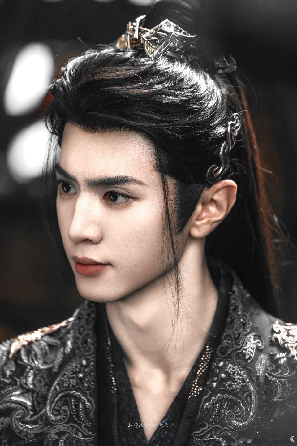 陈哲远扛住了朱大灯的镜头《一笑随歌》陈哲远镜头别错过！快速旋转运镜，侧颜卡帧瞬间