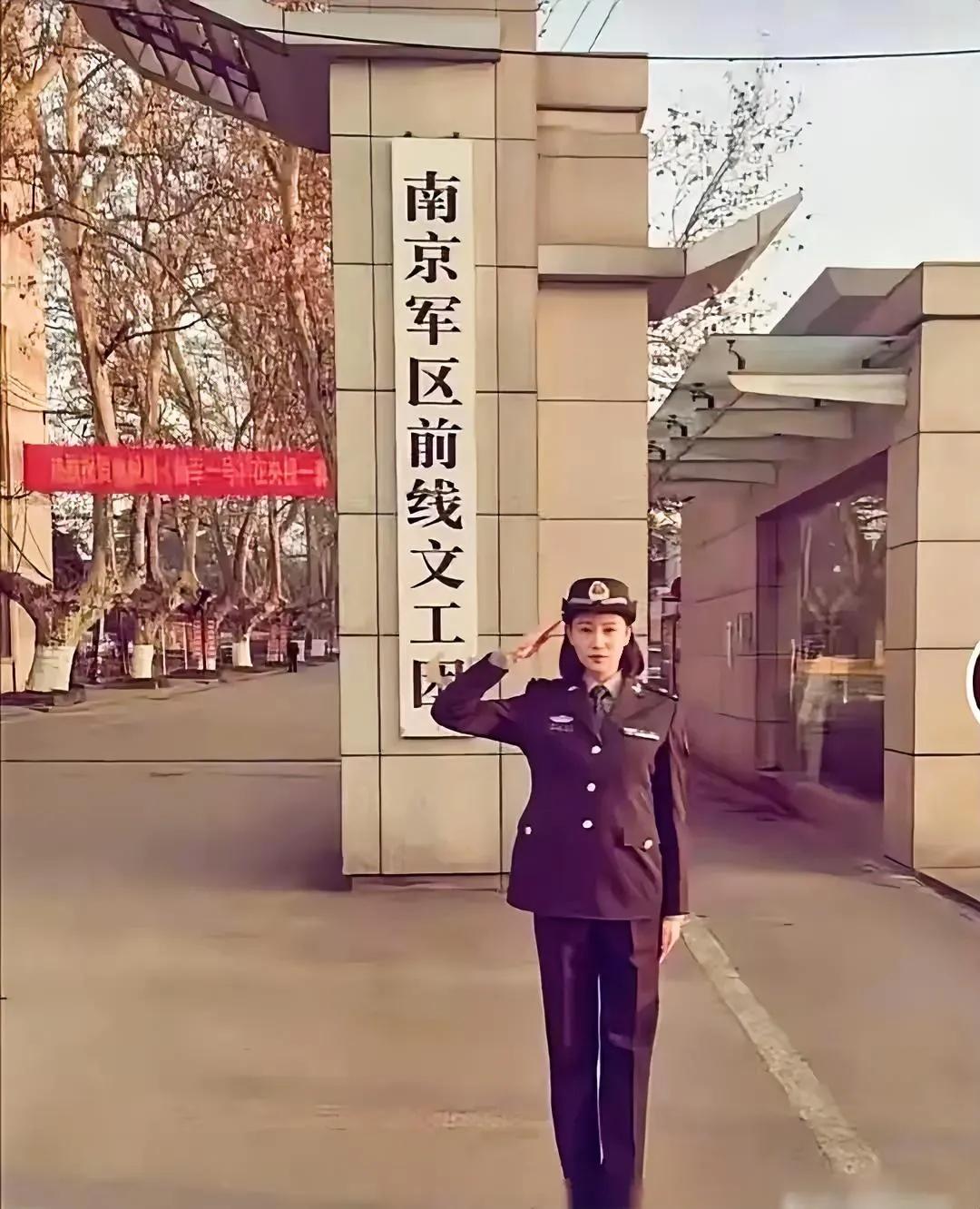 当年全国共有多少部队文工团呢？其实每一个军区都有自己的文工团。
北京军区：战友文