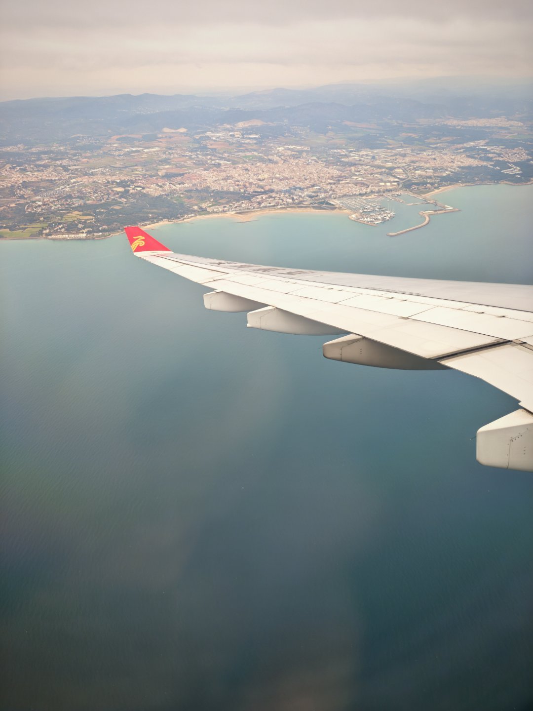 以色列宣布袭击伊朗刚落地巴塞罗那睡了一觉，开始打仗了？巴塞罗那