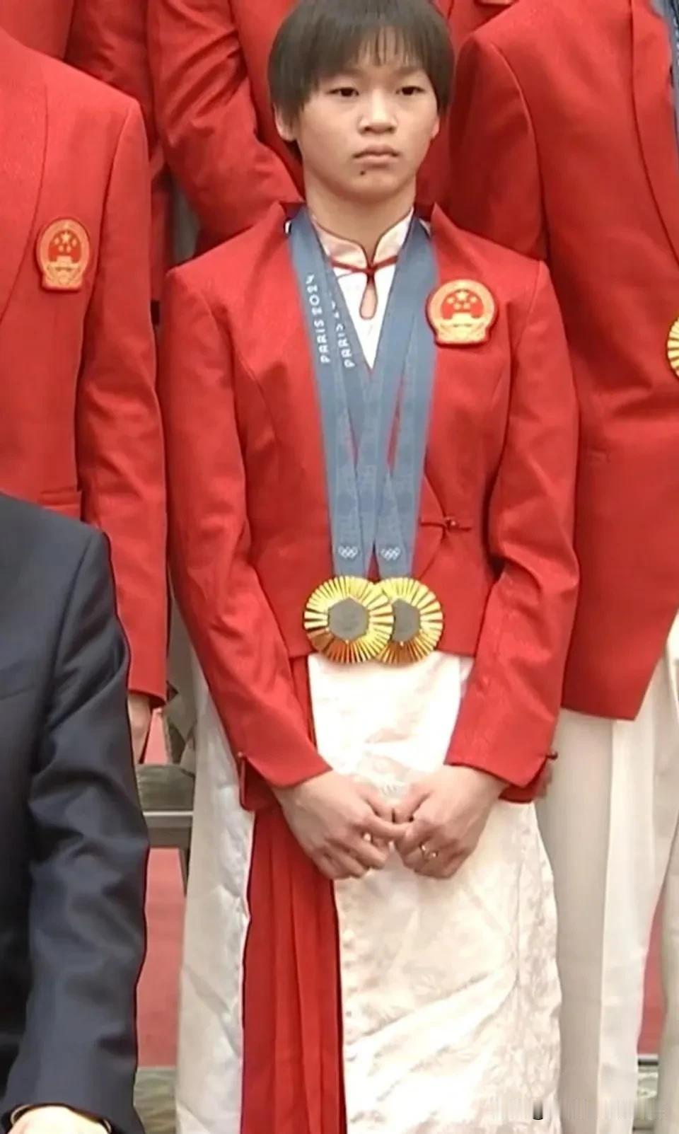 全妹在群里嚷嚷着：“别开会了行不，给我找个宽敞的池子，我要给大家跳个舞！这裙子谁