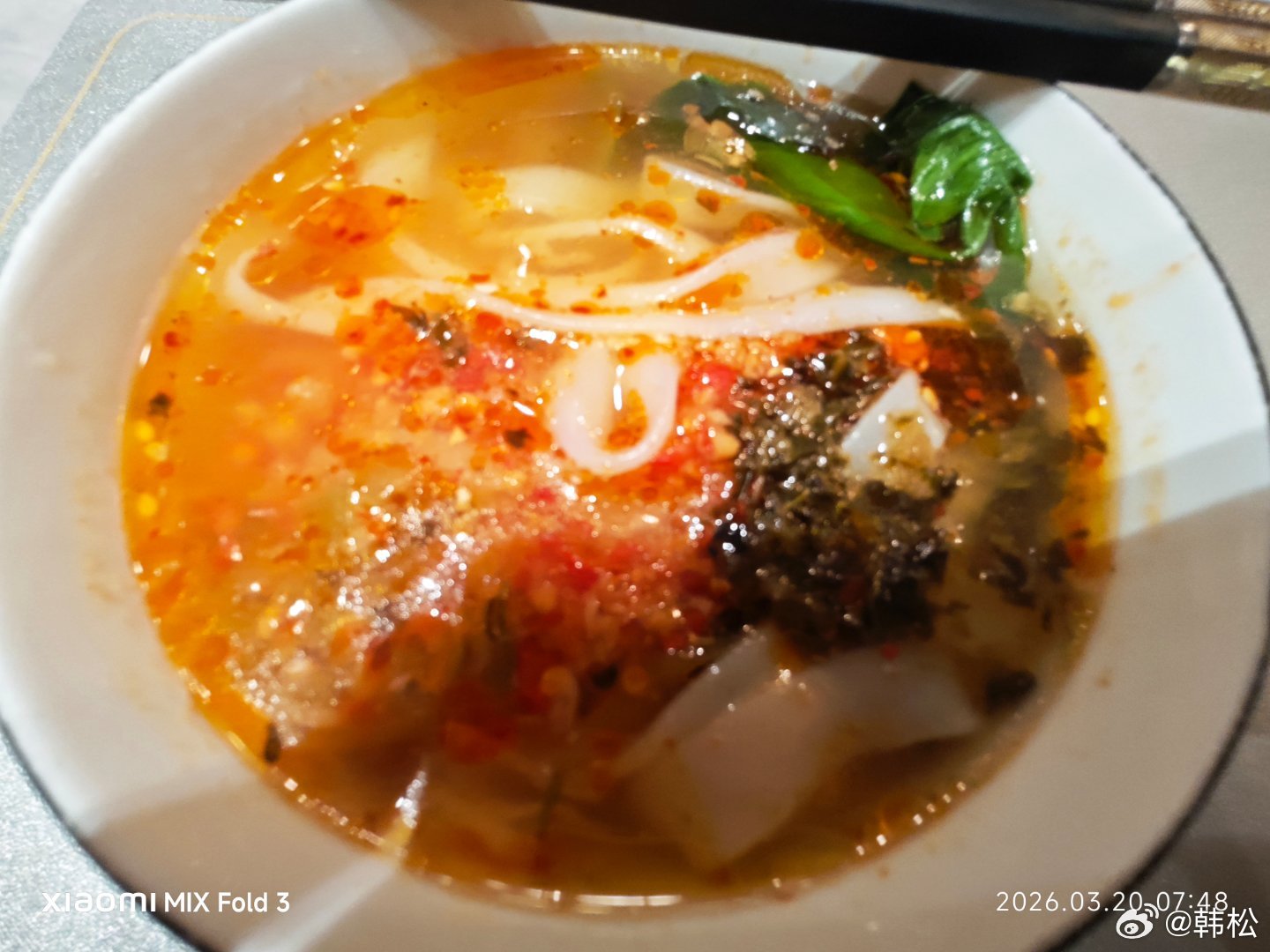 他们说广西的粉才是最好吃的，今天就没有要面，点了一个粉，果然名不虚传，尤其辣度空