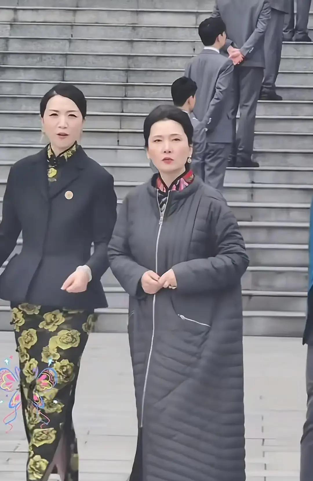 -8℃红毯冻哭95%女星，她穿羽绒服封后
 
零下八度，北京红毯。别人露背冻得发