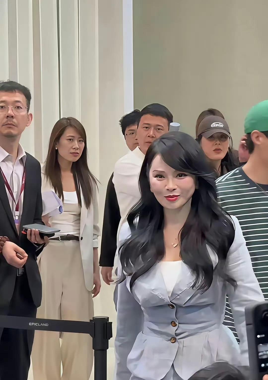 她最大的聪明，不是医美，而是结婚后，知道自己年龄大了，赶紧跟秦昊生了一个属于他俩