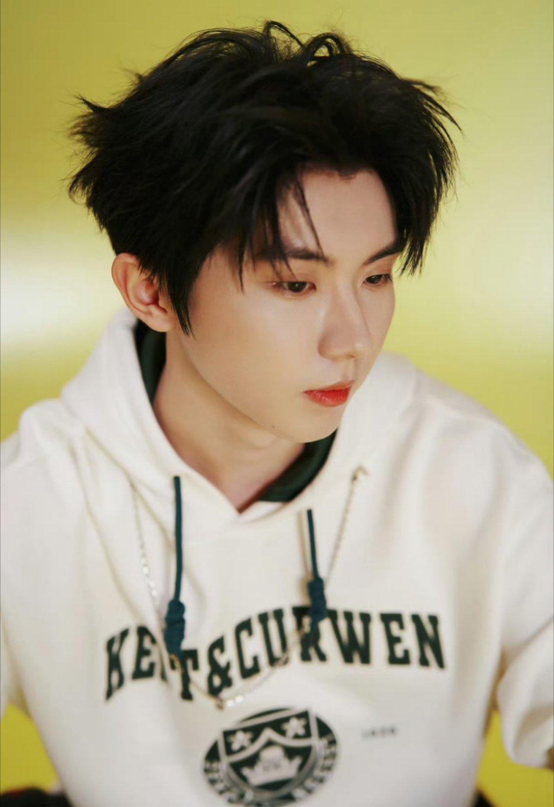 马嘉祺今晚咋又帅成这样🥹看你舞台就是一种享受🥰我们都支持你😌要好好吃饭哦小