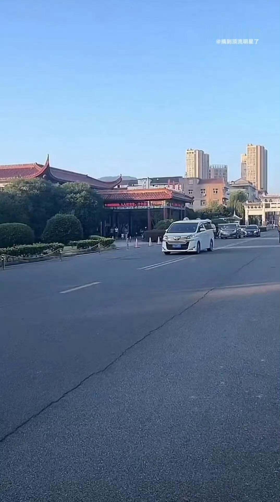 风月不相关 停拍邓为每一次被造谣都会反击回去，晚上开工也能被说成停拍，太focu