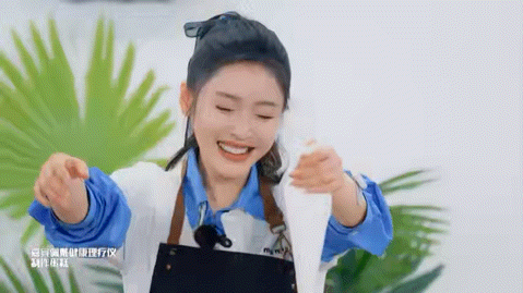 #张天爱什么时候学会的打碟# ​#听说很好吃#综艺《听说很好吃》中的张天爱，展现