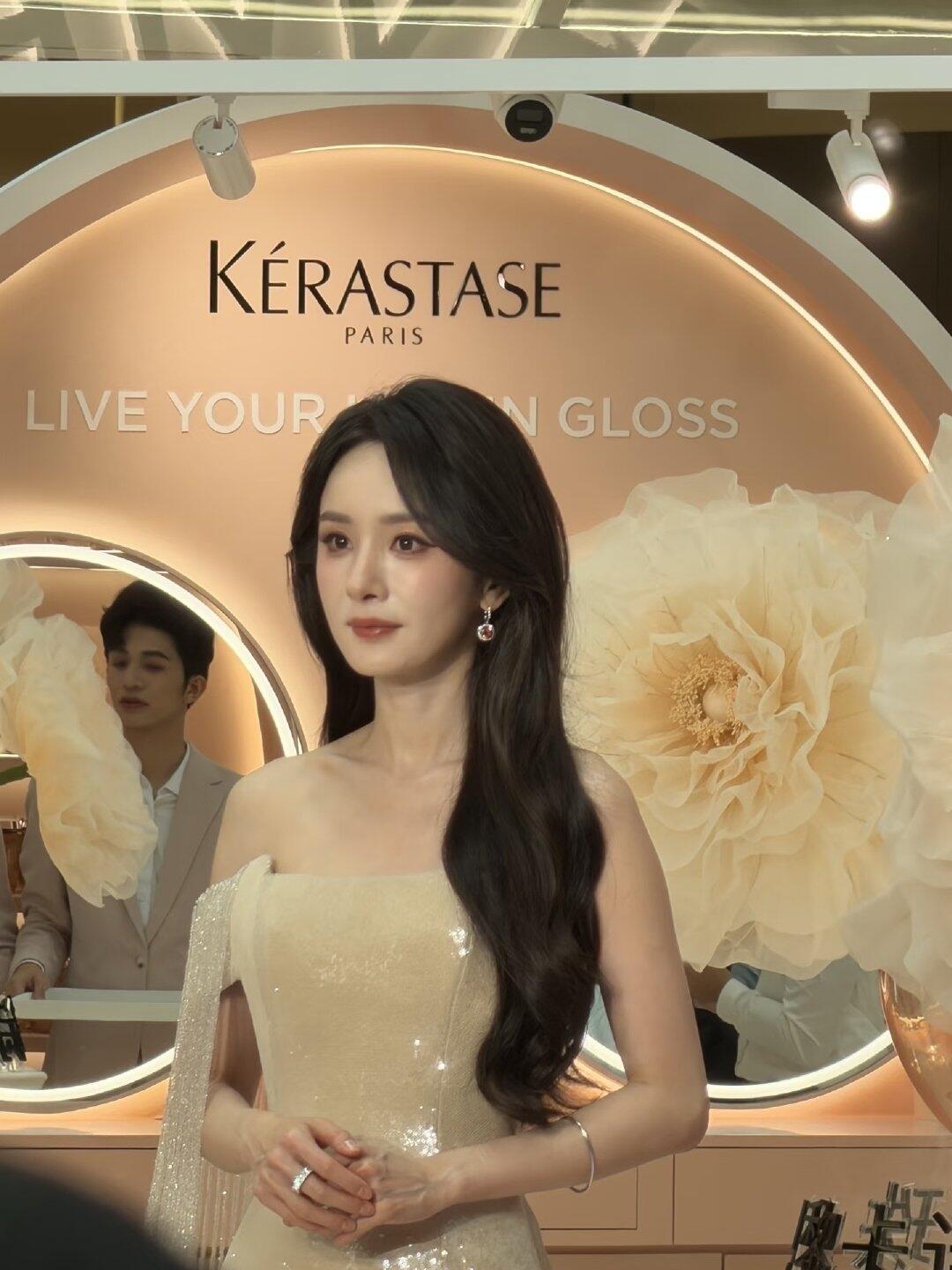 你告诉我这是杨幂生图 