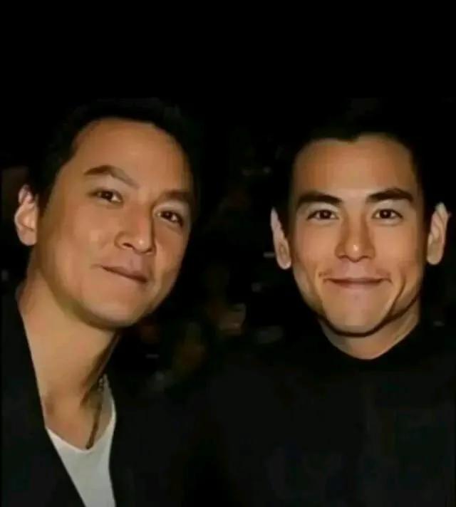 香港的两大型男，两位都是颜值超群，身材健硕的男子汉，他们帅气的外表和标准的身材，