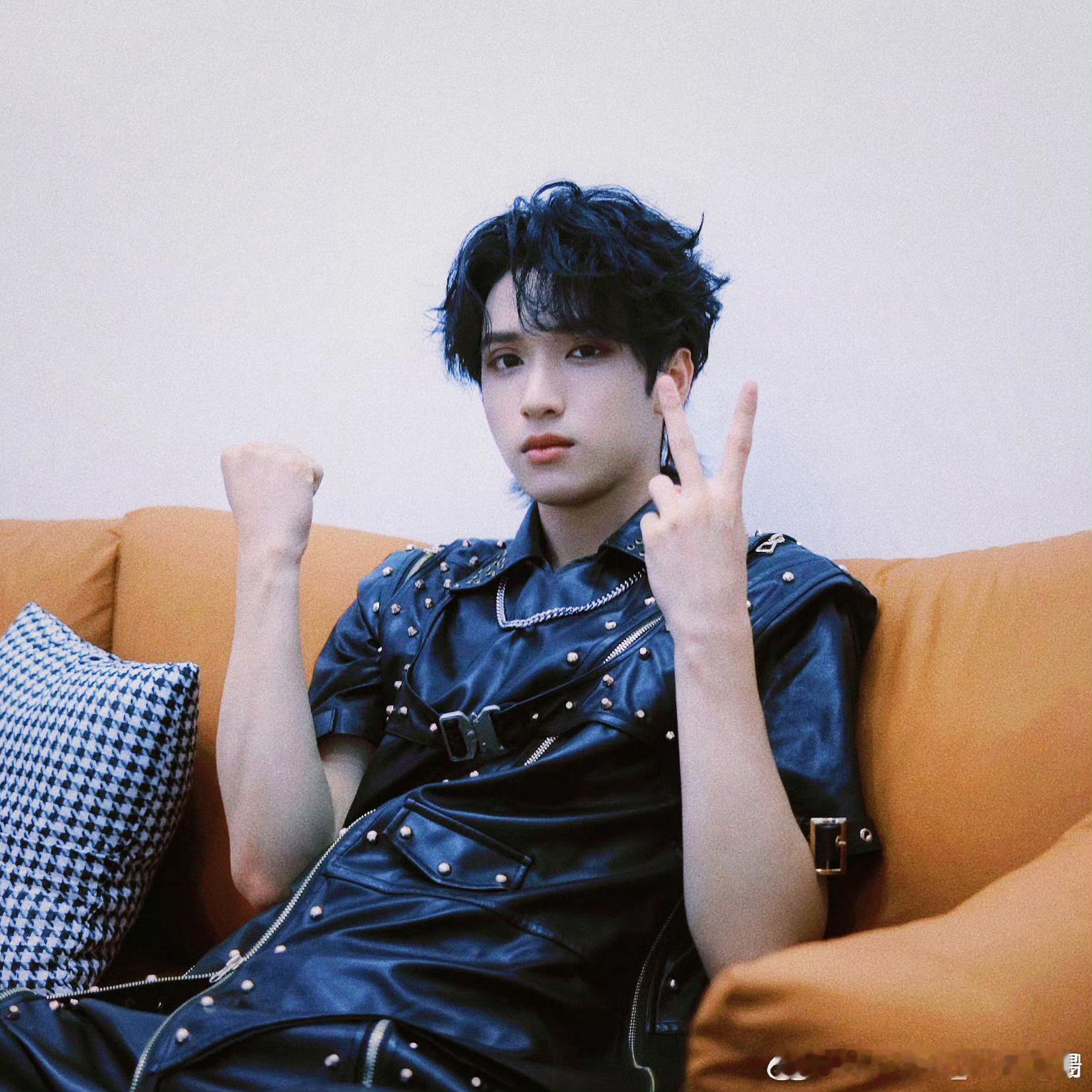 yhx yhx 遇见你让我知道爱意是越来越深的.𝙈𝙚𝙚𝙩𝙞𝙣𝙜 ?