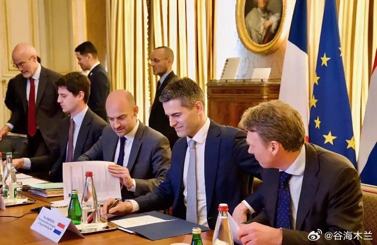 中国和荷兰谈妥了！没想到荷兰新政府上来之后，第一件事情便是缓和和中国的关系！他们