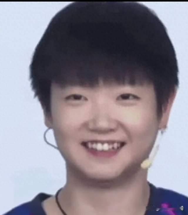 赛场汗水尚未风干，孙颖莎走进课本，照亮少年成长