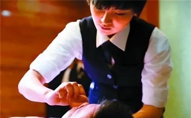 人去世后别用手摸身体，入殓师：与恐惧无关，即使最亲的人也不要

人去世后，身体可
