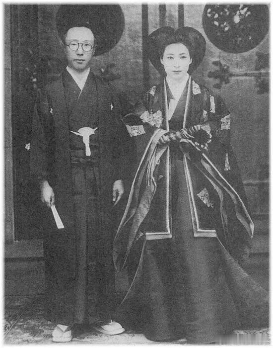 嵯峨浩和溥杰的结婚纪念照，她是日本皇室的近亲，在当时被誉为日本第一美人。  