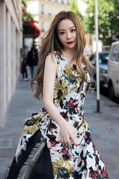 2025年11月23日，张靓颖发长文透露健康状况：上月确诊带状疱疹，虽及时治疗仍