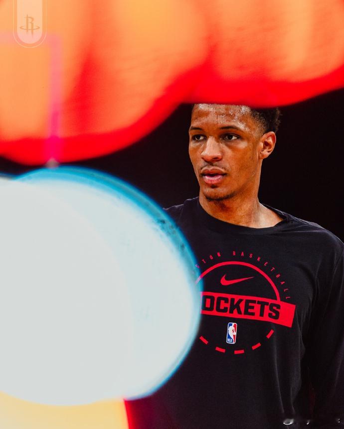 着急忙慌！火箭16分逆转马刺 谢天谢地谢泼德，依靠小谢末节的极速狂飙，火箭完成了