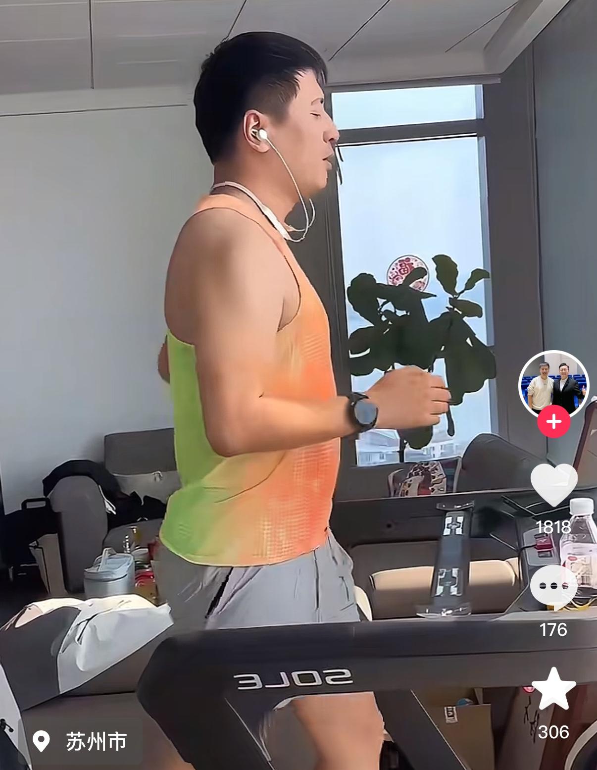 张雪峰这事儿，

真的给所有拼命的人敲了个大警钟！

谁能想到，一个平时看着精力