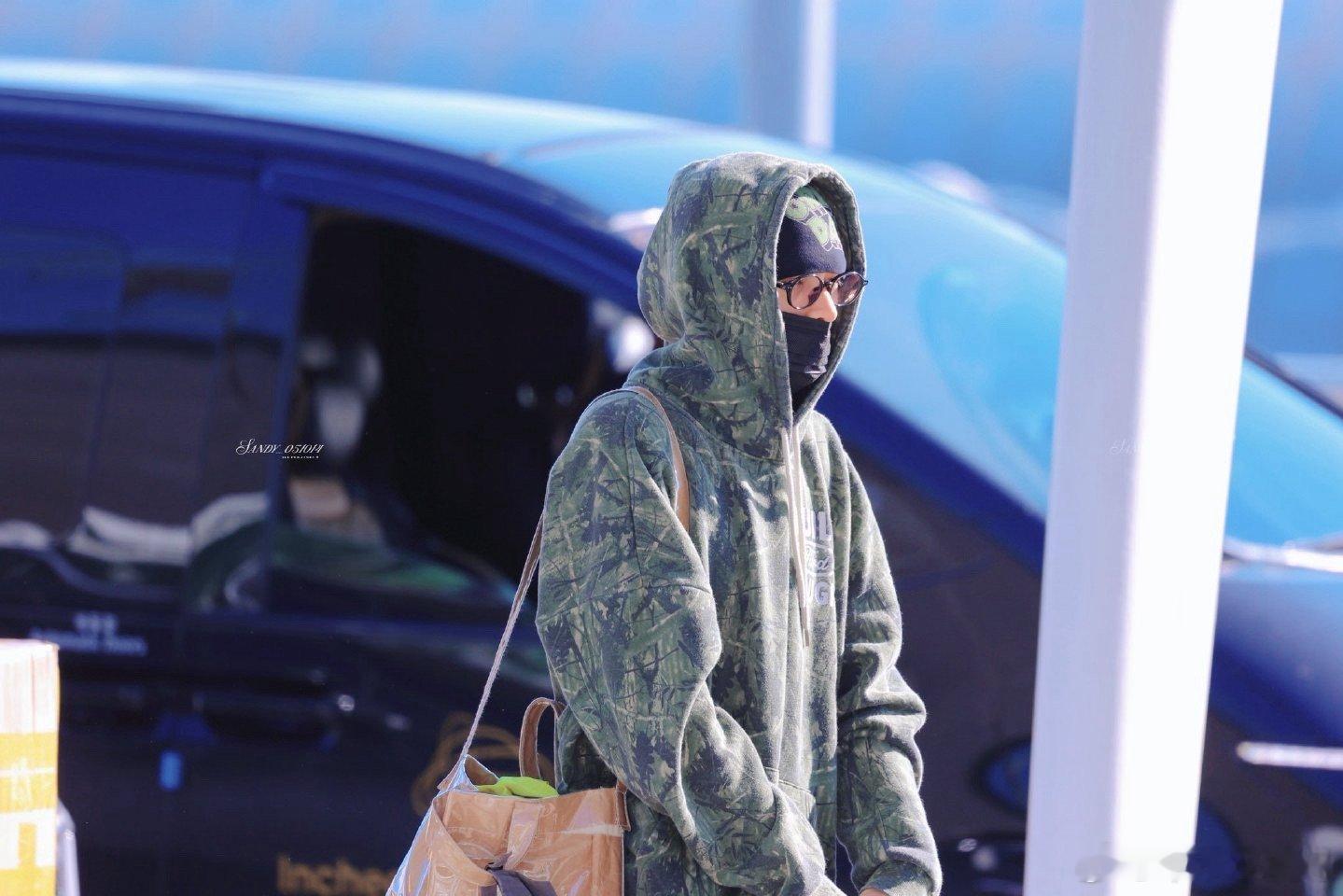 赵雨凡JAMES  🦅赵雨凡骨相天才  男神机场照帅爆了❤️❤️😘😘 