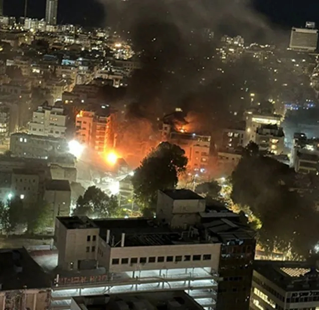 【伊朗21轮打击！重击美航母，动用1吨重弹头，特朗普增派情报人手】伊朗对美以的反