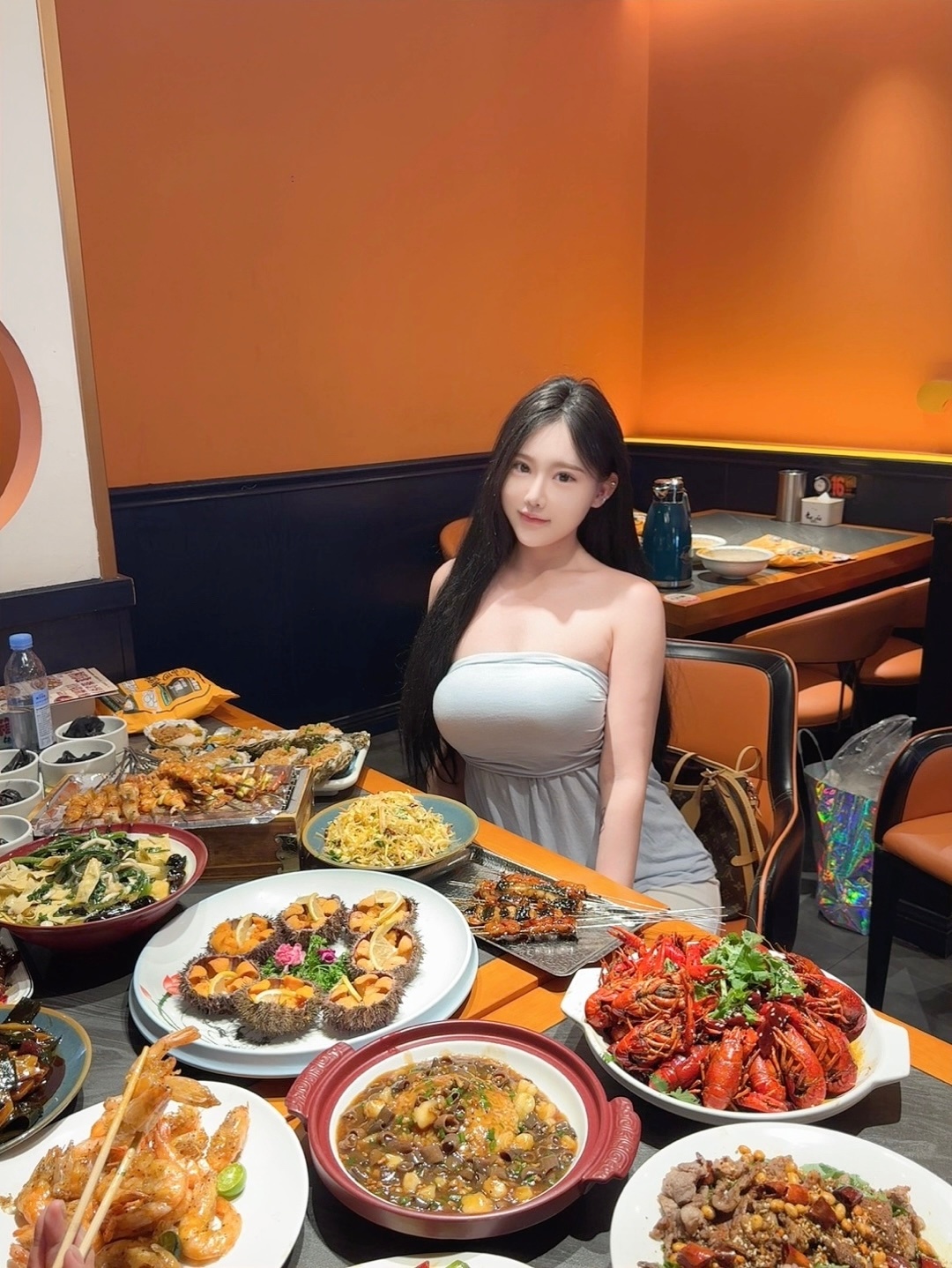 幸福是一只难以捕捉的蝴蝶 但如果你安静地坐在那里也许它会落在你手上 ​​​