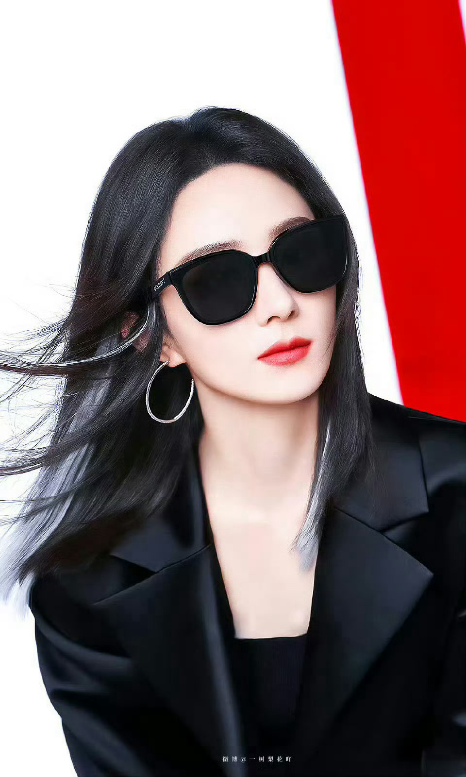 墨镜一戴，酷酷小丽