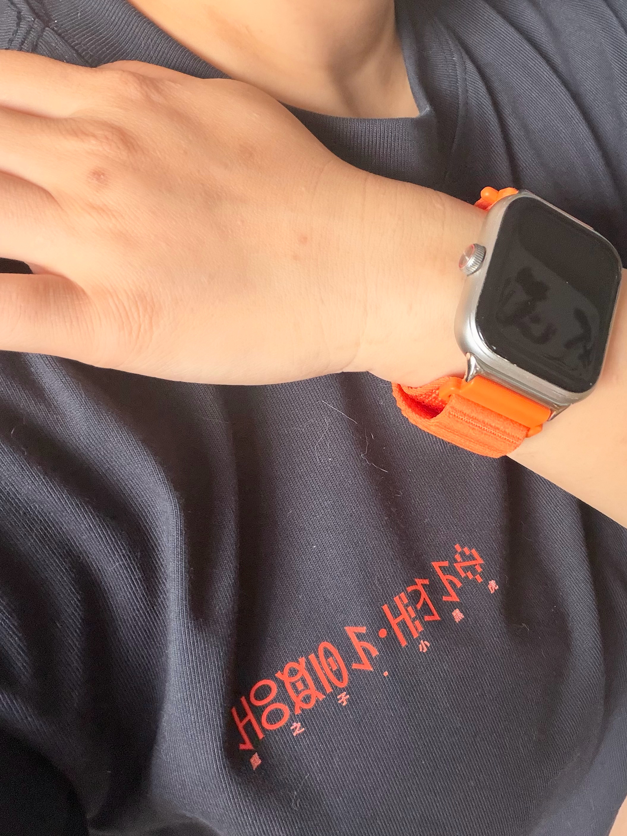 今天要上一个女巫线上课老师叫大家穿黑色的巫师袍但成都爆炸热我决定还穿ACG小黑虎