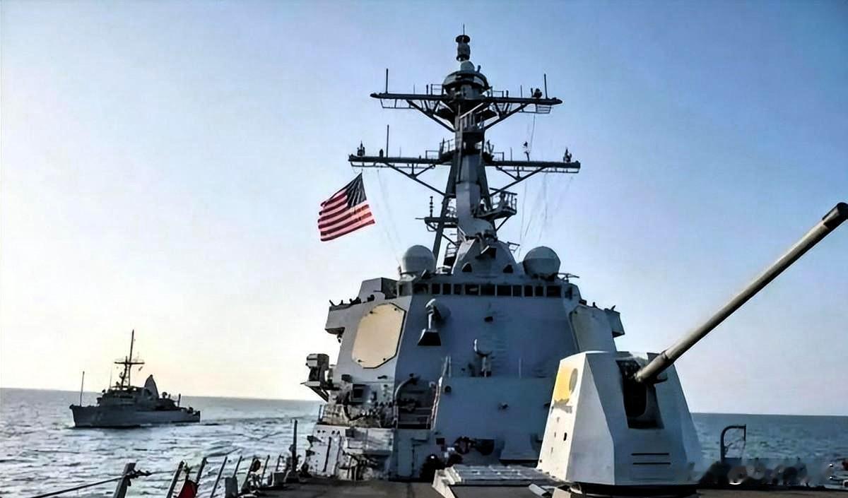 霍尔木兹海峡突然传来大消息！

   一艘中国油轮引发全球关注，

   美国这