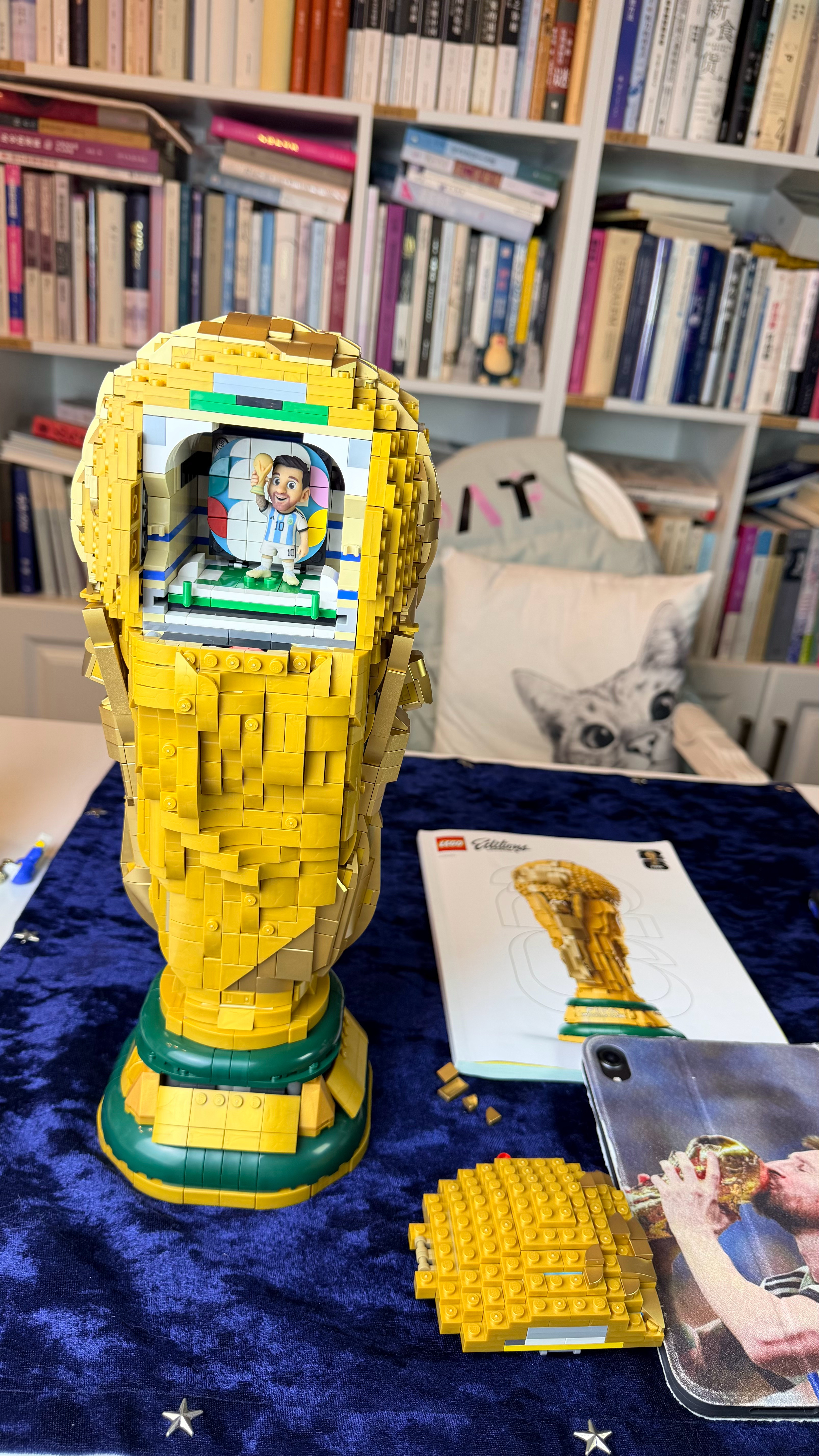 我的大力神杯拼好啦！900球是不是该来啦这是我拼过最费眼睛的一个乐高，但超漂亮！