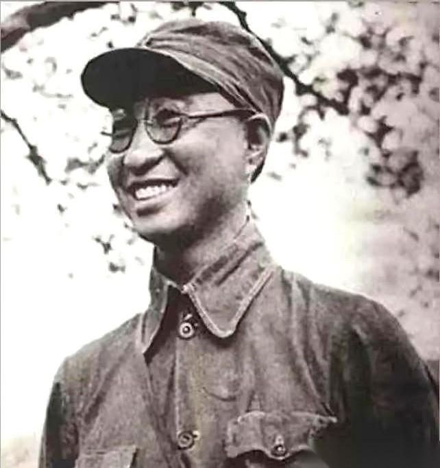 真事儿。
55年授衔，陈赓，堂堂大将，盯着名单上排他前面的俩名字，半天没说话。
