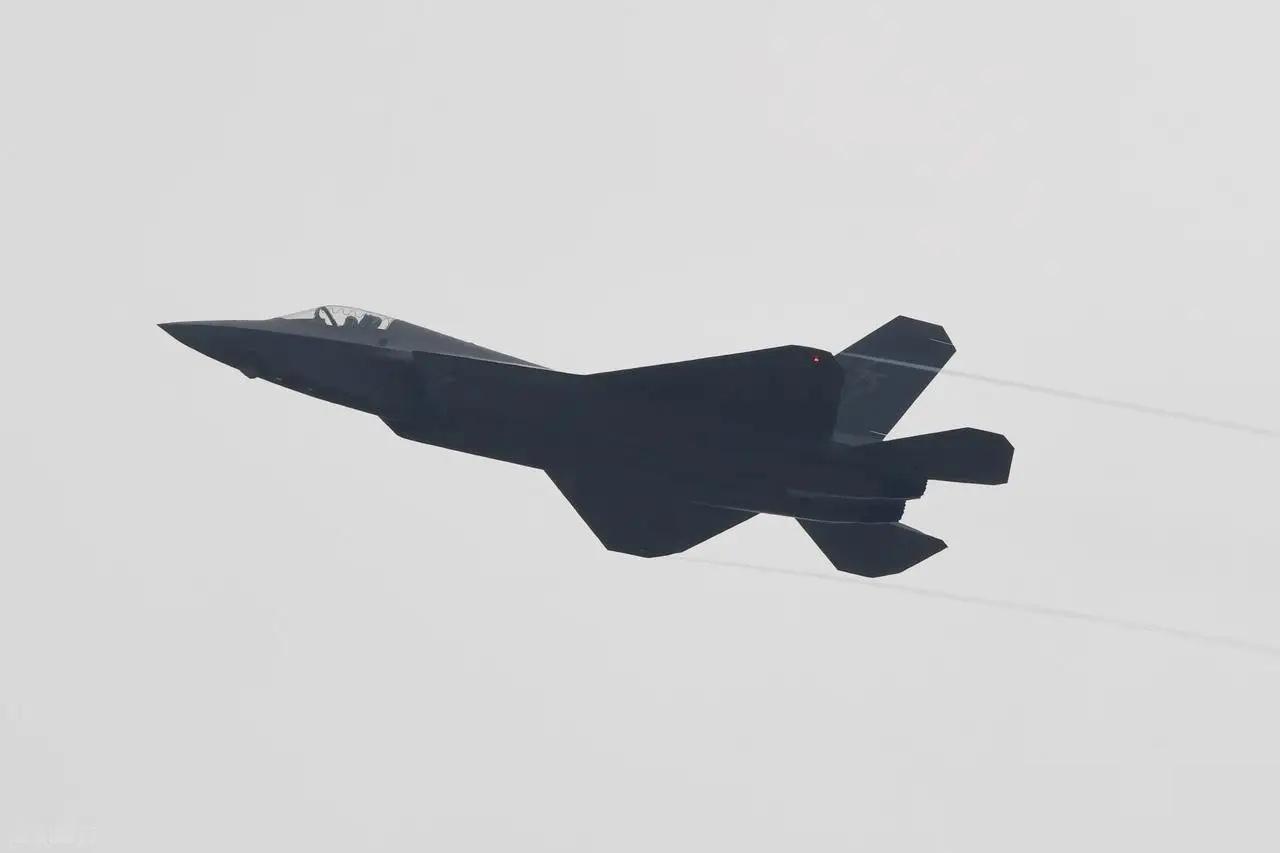 12月29日，印度媒体突然抛出一颗“重磅炸弹”：中国搞出了颠覆性黑科技，战斗机居