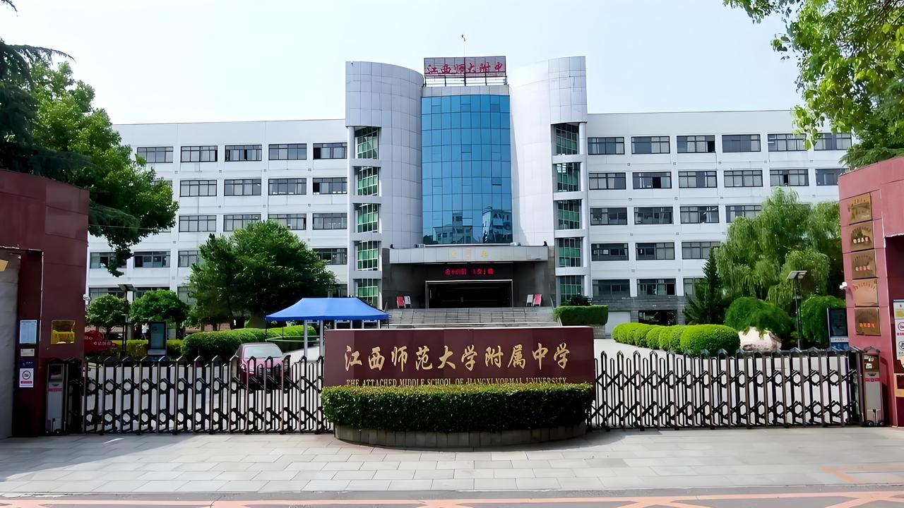 南昌最近两年高考成绩最好的五所高中：

1. 江西师范大学附属中学（师大附中）—