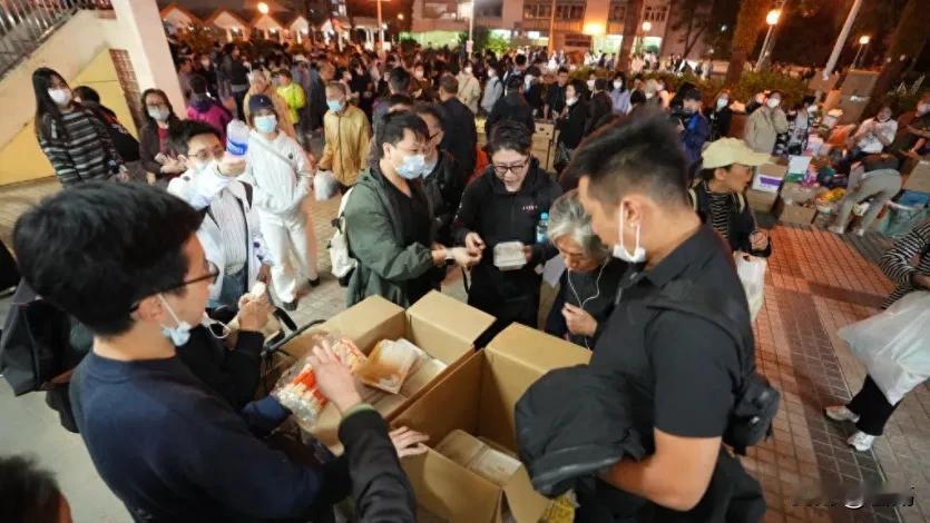 我原以为李嘉诚捐款8000万已经是最大数额的捐款了，没想到除了霍英东，刘德华。