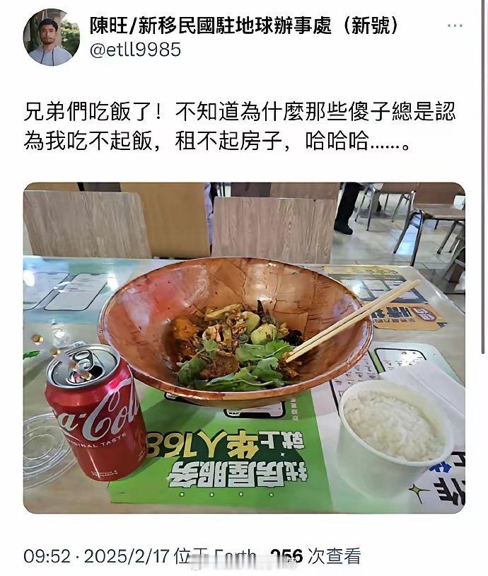 “小粉红们对不起，又让你们失望了哈哈哈！”[嘻嘻]润人在美国终于喝上可乐，吃上米