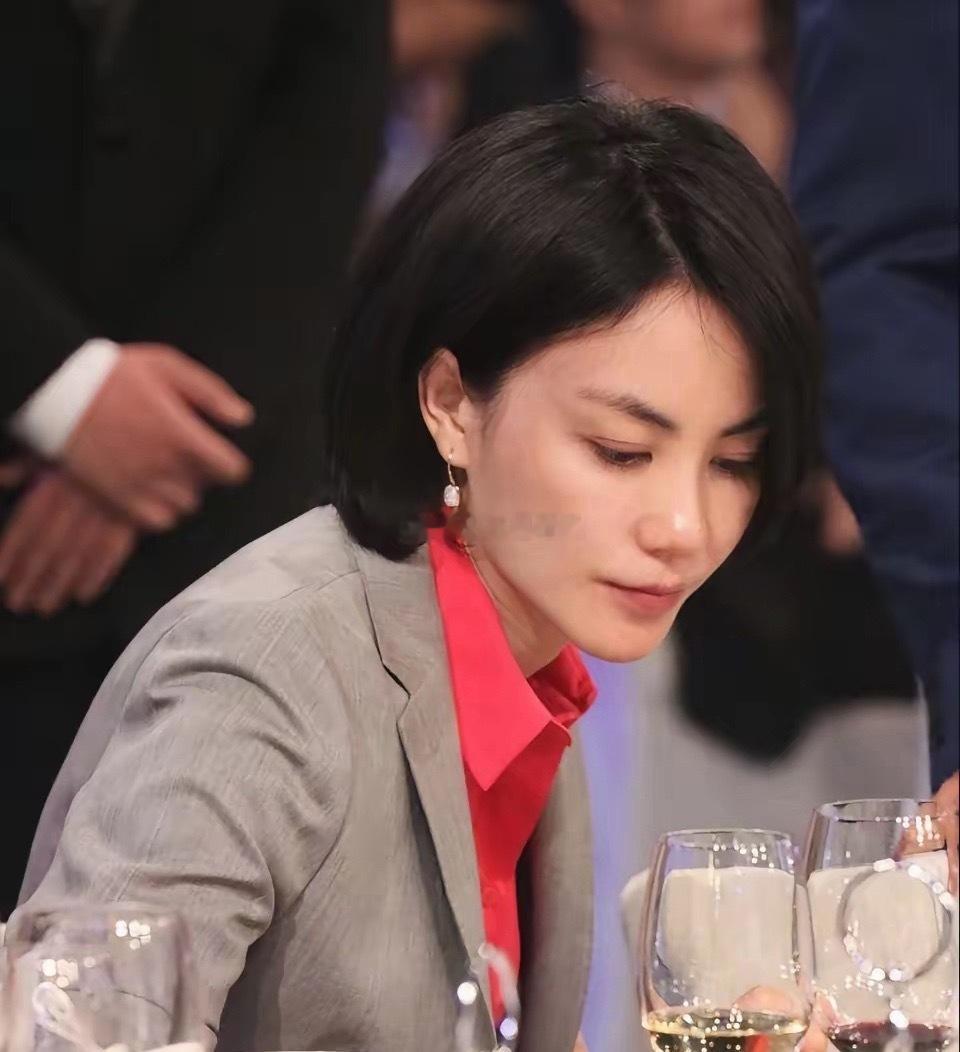 6月14日，王菲和周深，突然冲上了热搜，原因是《大鱼海棠》导演，晒出长文曝《大鱼