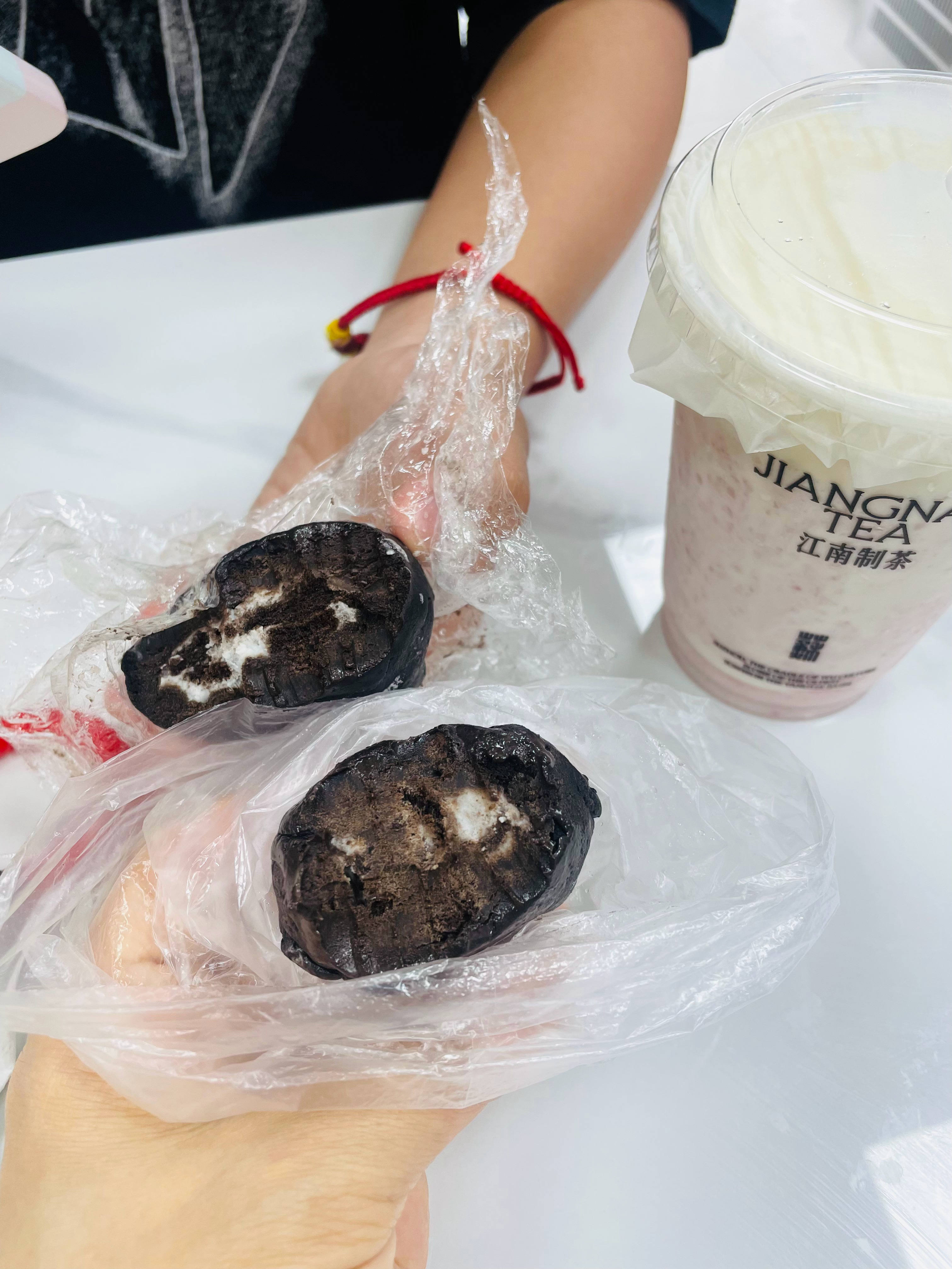 也是吃上了我家小朋友自制的奥利奥冰淇淋蛋糕她说叫奥利奥冰月饼🥮 