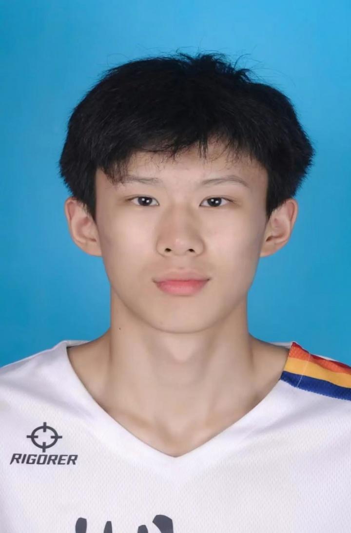 关于张涵泊年龄造假的原因，其实只有一个！

今天网上疯传U18中国男篮运动员张涵