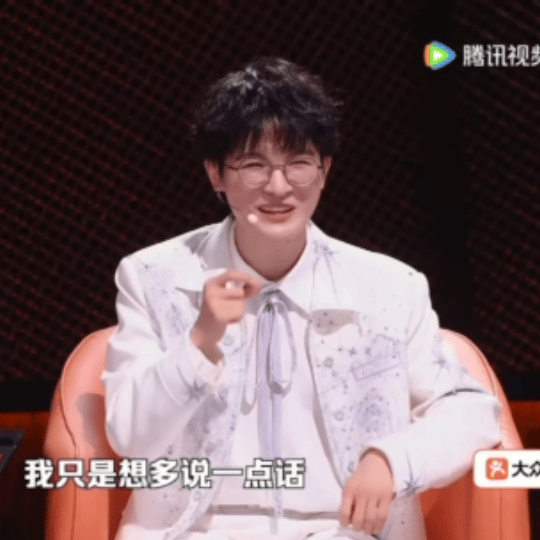 脱口秀演员教周深做事周深我只是想多说一点话 周深脱口秀和小奇这波互动有点意思。一