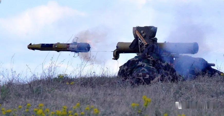 9P135发射综合体，可以兼容两种反装甲导弹
BMP-2步战车配备的反装甲导弹发